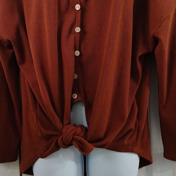 Fashion Nova brown ribbed high low tie front faux button front top Sz L NWOT - Picture 2 of 7
